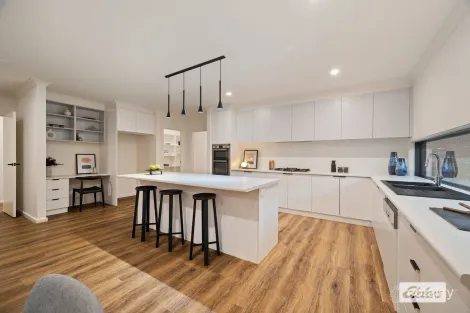 Property photo of 2/99 Stanton Drive Thurgoona NSW 2640