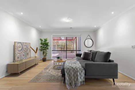 Property photo of 8 Diamond Drive Werribee VIC 3030