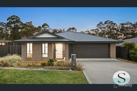 Property photo of 18 Jarrah Close Fletcher NSW 2287