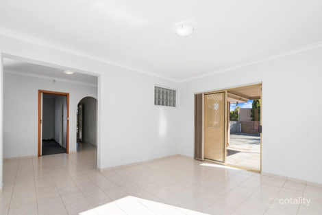 Property photo of 18 Steinbeck Place Spearwood WA 6163