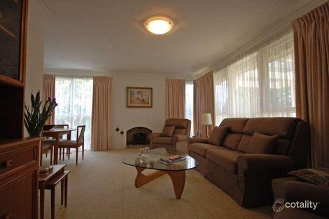 Property photo of 33 Risdon Drive Notting Hill VIC 3168