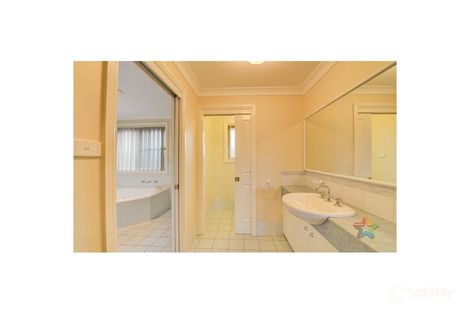 Property photo of 27 The Retreat Hillvue NSW 2340