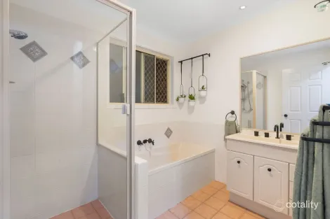 Property photo of 3 Elbe Place Meadowbrook QLD 4131