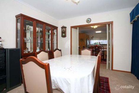Property photo of 5 Antrim Close Endeavour Hills VIC 3802
