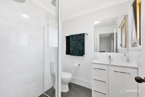 Property photo of 14 Regent Court Thabeban QLD 4670