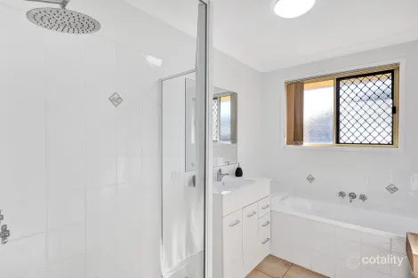 Property photo of 14 Regent Court Thabeban QLD 4670