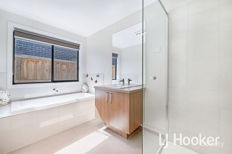 Property photo of 28 Alphey Road Clyde North VIC 3978