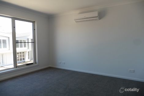 Property photo of 4 Pebblebeach Path Cranbourne VIC 3977
