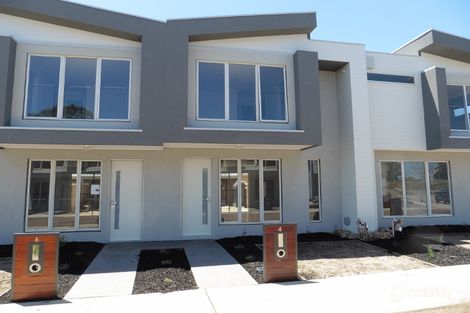 4 Pebblebeach Path, Cranbourne, VIC 3977