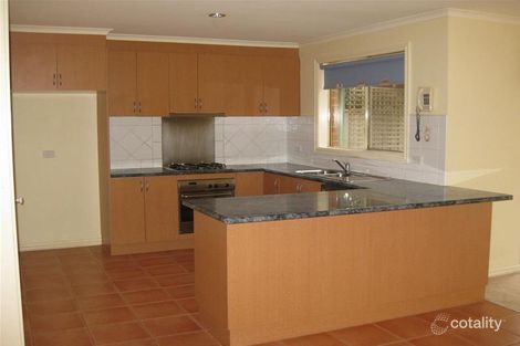Property photo of 17 Bendigo Circuit Caroline Springs VIC 3023