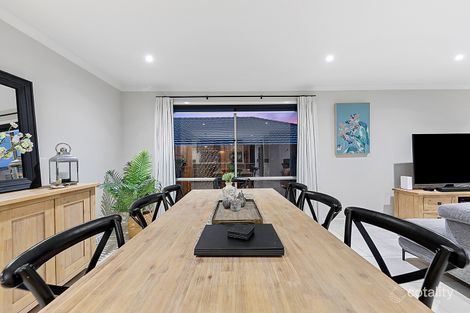 Property photo of 98 Grandvue Boulevard Pakenham VIC 3810