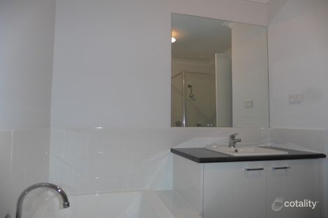 Property photo of 4 Pebblebeach Path Cranbourne VIC 3977