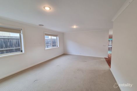 Property photo of 32 Webster Way Pakenham VIC 3810