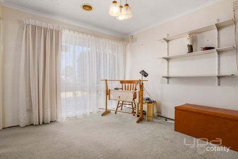 Property photo of 4 Windsor Place Melton West VIC 3337