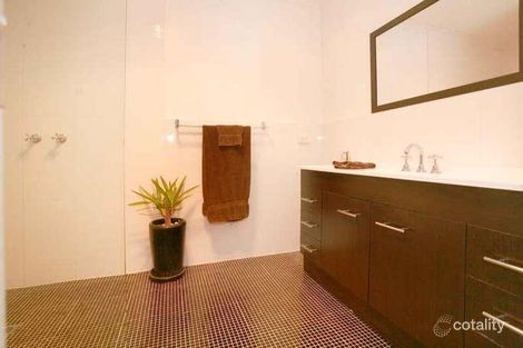 Property photo of 11 Yarraburn Grove Scoresby VIC 3179