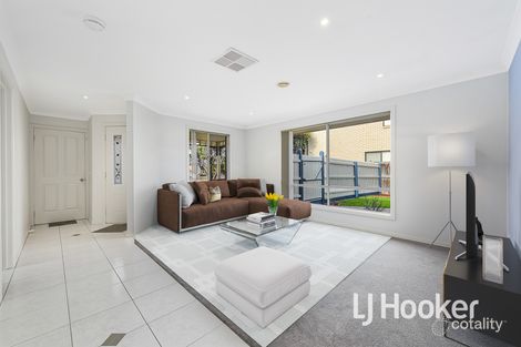 Property photo of 83 Skyline Way Berwick VIC 3806