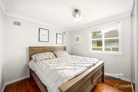 Property photo of 6 Hatherton Road Lethbridge Park NSW 2770