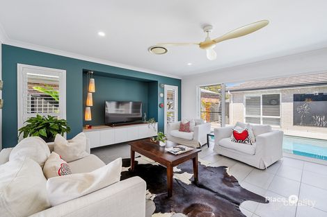 10 Rowden St, Beachmere, QLD 4510