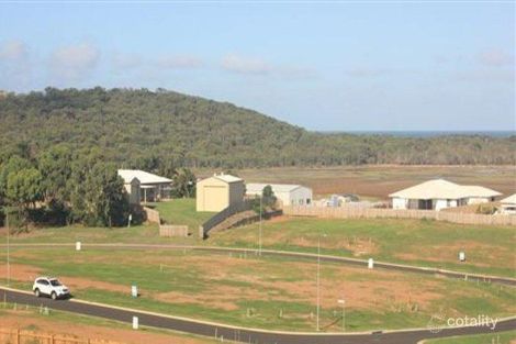 2 Bells Ct, Rosslyn, QLD 4703