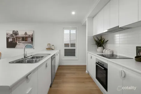 Property photo of 34 Jennings Boulevard Leneva VIC 3691