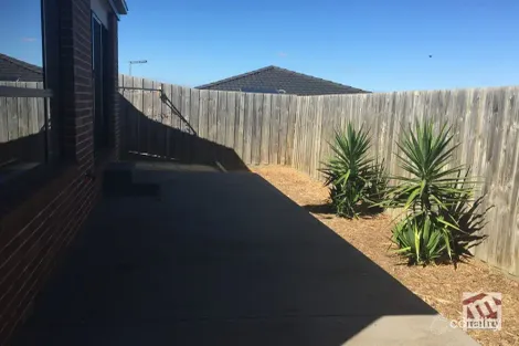 Property photo of 31/11 Hawk Avenue Pakenham VIC 3810