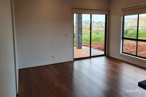 Property photo of 38 Whitecross Drive Thornhill Park VIC 3335