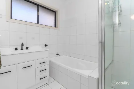 Property photo of 22 Jasmin Crescent Lake Albert NSW 2650