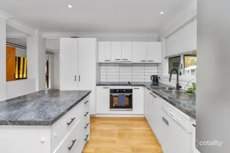 Property photo of 22 Jasmin Crescent Lake Albert NSW 2650