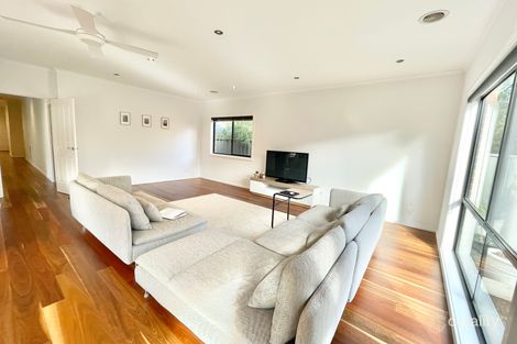 Property photo of 5 Aura Lane Caroline Springs VIC 3023