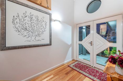 Property photo of 5 Robinia Place Jerrabomberra NSW 2619