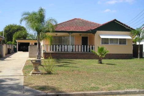 8 Cedric St, Macquarie Fields, NSW 2564