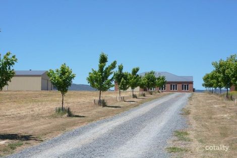 202 Edmondson Lane, Wooragee, VIC 3747