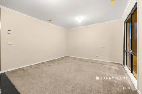 Property photo of 46 Wakenshaw Crescent Pakenham VIC 3810