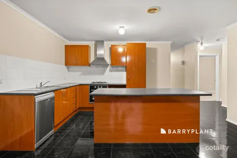 Property photo of 46 Wakenshaw Crescent Pakenham VIC 3810