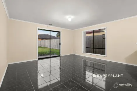 Property photo of 46 Wakenshaw Crescent Pakenham VIC 3810