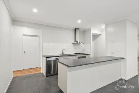 Property photo of 35 Blackbird Crescent Doreen VIC 3754