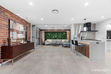 Property photo of 2 Swallow Avenue Paradise Point QLD 4216