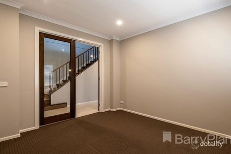 Property photo of 28 Burnham Crescent Keysborough VIC 3173