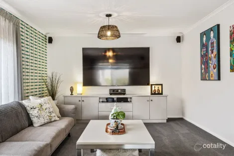 Property photo of 4 Harbury Court Onkaparinga Hills SA 5163