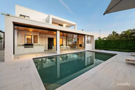 Property photo of 15 Hermitage Close Ashmore QLD 4214