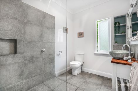 Property photo of 83 Drayton Terrace Wynnum QLD 4178