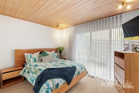 Property photo of 35 Malabar Crescent Eltham VIC 3095