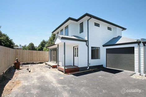 15-15a Mountain View Rd, Kilsyth, VIC 3137