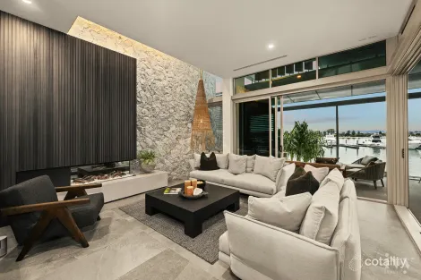 2 Paradise Pde, Paradise Point, QLD 4216