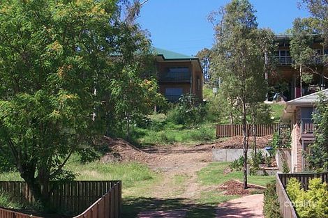 8 Palm St, Kenmore, QLD 4069