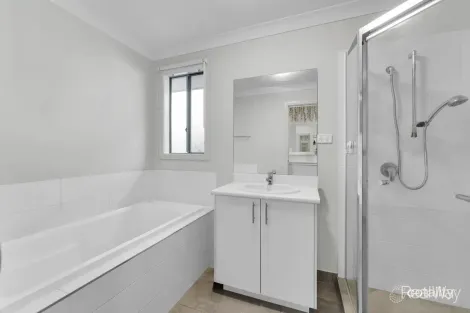 Property photo of 18 Cairo Way Spring Mountain QLD 4300