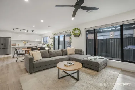 Property photo of 26 Salim Way Clyde North VIC 3978