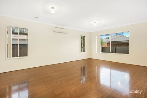 Property photo of 19 Tawleed Grove Clyde North VIC 3978