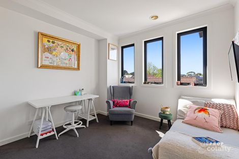 Property photo of 2/10 Hamilton Avenue Blackburn VIC 3130