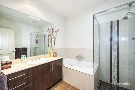 Property photo of 2 Dowle Street Macleod VIC 3085